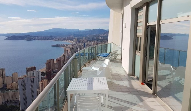 Luxury Penthouse on the 42nd floor with amazing sea views