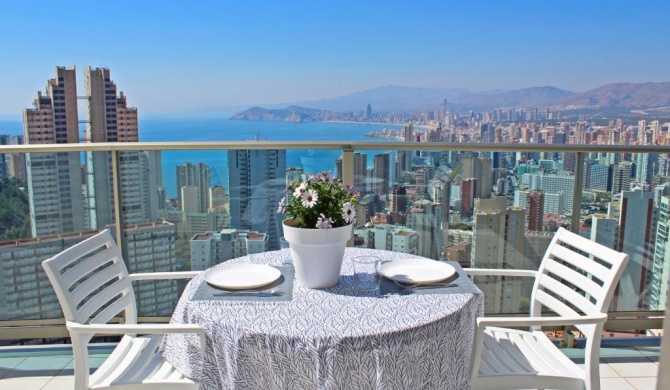 Apartamento de Lujo con terraza privada y vistas al mar en Torre Lúgano