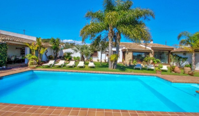 Finca La Coma - modern, well-equipped villa with private pool in Benissa