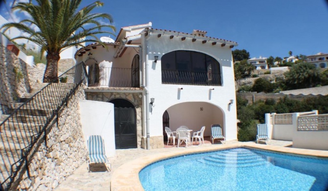 Linda - modern villa with splendid views in Benissa