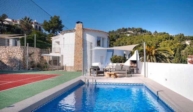 Sara 4 personas, free WIFI, chill-out, private pool, private tennis court