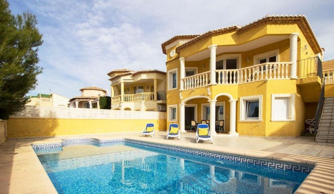 4-bedroom villa MIKAELA with the swimming pool in Calpe