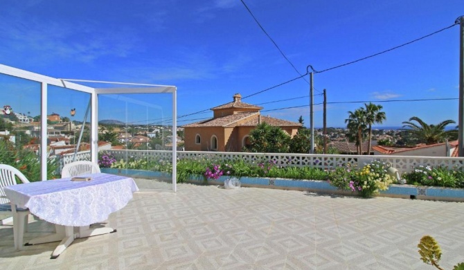 Holiday villa 3km from the beach with a private pool