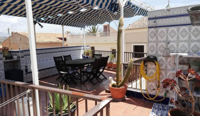 Casa con terraza/Confortable house with terrace