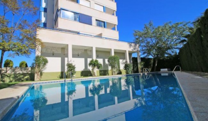 Calpe Apartment Sleeps 7 with Pool Air Con and WiFi