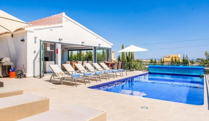 Calpe Villa Sleeps 8 Pool Air Con WiFi