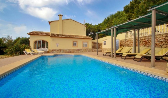 Estrelizia - pretty holiday property with garden and private pool in Calpe