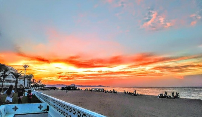 "LA NARANJA"A primera linea de PLAYA con WIFI y PARKING GRATIS