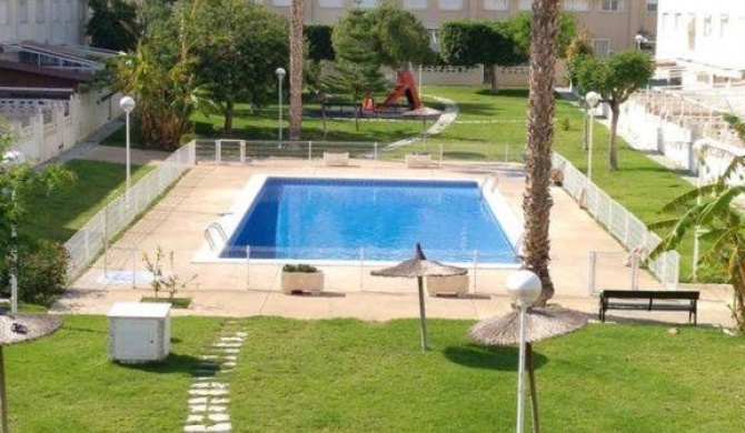 Happy Holiday Home! 2 pools - Walk to Town & Beach