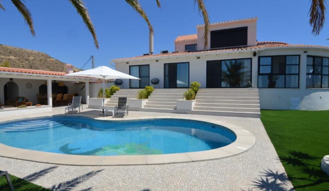 Affluent Villa in El Campello Alicante with Pool Sea Views