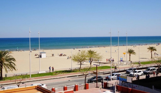 CHIMO PLAYA - En primera línea de playa ( Alquiler solo familias )