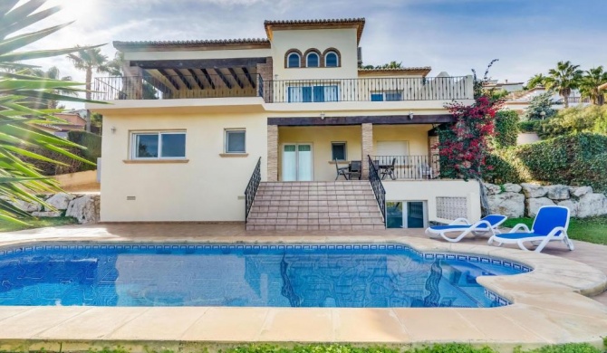Villa with private pool, airco, wifi and beautiful sea view on the gulf of Javea