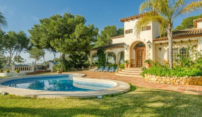 Sun kissed Villa in Albir with Swimming Pool