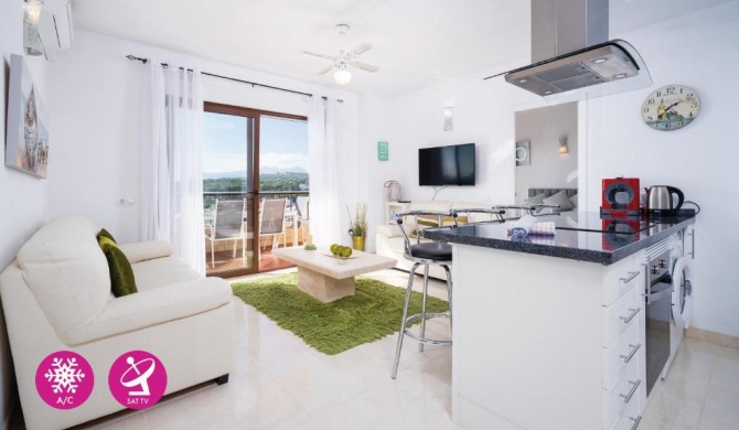 2 bedrooms apartment in Moraira center with community pool
