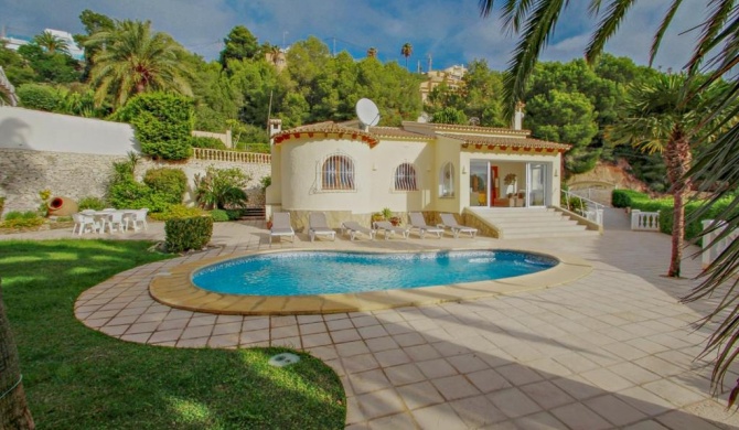 Alldo - hill side with private pool in Moraira