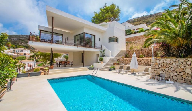 Laja - panoramic hillside holiday house in Moraira