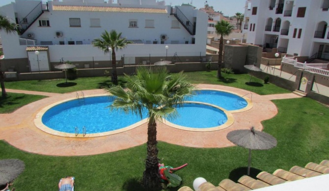 Lovely 2-Bed House in Punta Prima Orihuela Costa